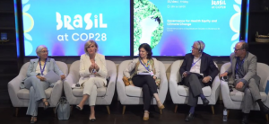 Ministra Nísia Trindade participando no painel Governança para a Equidade em Saúde e a Mudança do Clima’