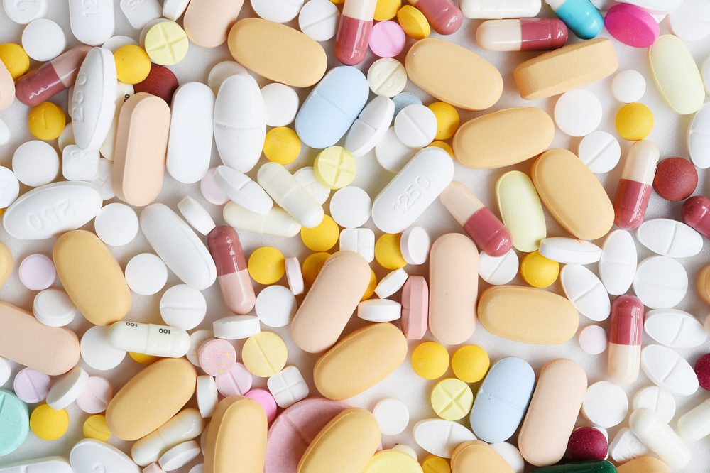 vários tipos de comprimidos e pílulas