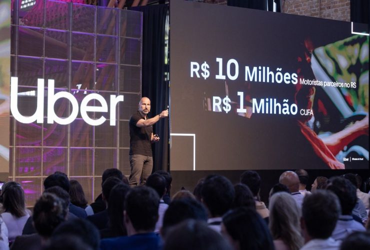 O CEO da Uber, Dara Khosrowshahi, durante um evento em São Paulo