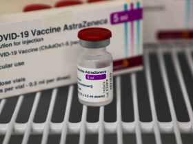 Vacina da AstraZeneca | Foto de Alex Kraus para Bloomberg