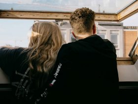 O uso de preservativos entre adolescentes sexualmente ativos na Europa está diminuindo | Foto de Sinitta Leunen para Unsplash