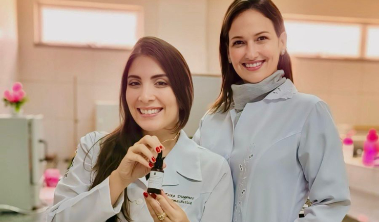 As farmacêuticas Érika Diógenes e Tamara Gonçalves