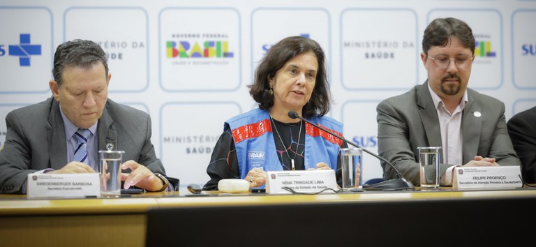 Ministra da Saúde, Nísia Trindade, durante coletiva