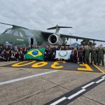 A equipe da Fiontar e do Exército Brasileiro para a Antártica