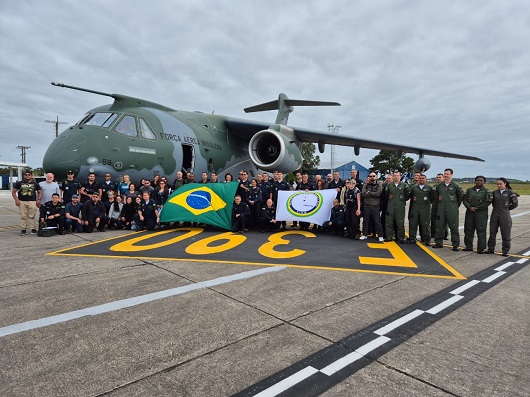 A equipe da Fiontar e do Exército Brasileiro para a Antártica