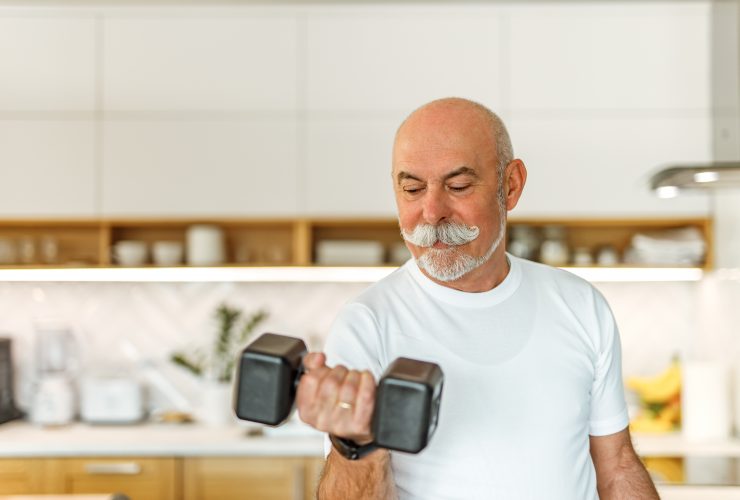 Homem musculoso, fitness. Por bnenin