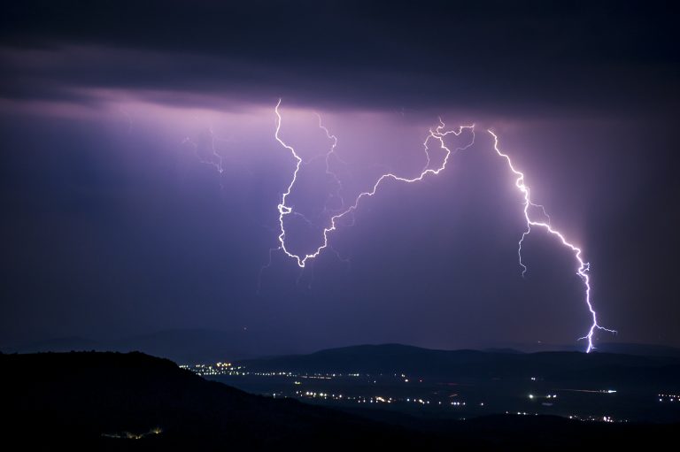 Tempestade de raios à noite Por andreiuc88