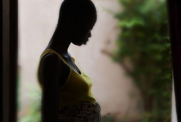 A gravidez na adolescência reflete "desigualdades fundamentais" persistentes na sociedade, com sérias repercussões físicas e psicológicas para meninas e mulheres jovens, insiste a agência de saúde da ONU. Foto de Frank Dejongh para UNICEF