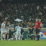 Imagem de jogadores do clube do Remo e Paysandu durante a colisão dos jogadores.
