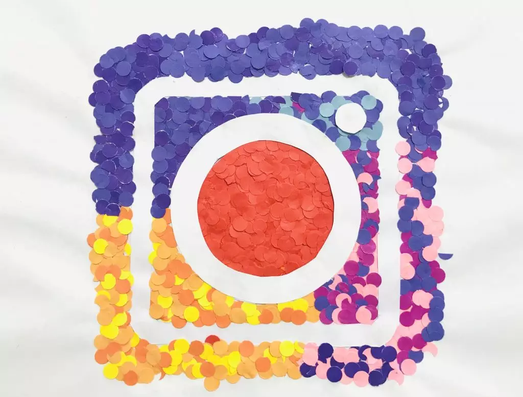 logo Instagram feito por milhares de círculos coloridos 14 Por louisong