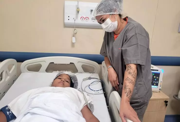 A menina Lauanny se recuperando após a cirurgia videolaparoscopia Fotos: Joelza Silva para divulgação Agência Pará