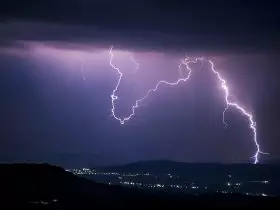 Tempestade de raios à noite Por andreiuc88