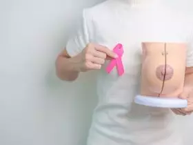 Outubro Rosa: mês de conscientização sobre o câncer de mama Por JoPanwatD