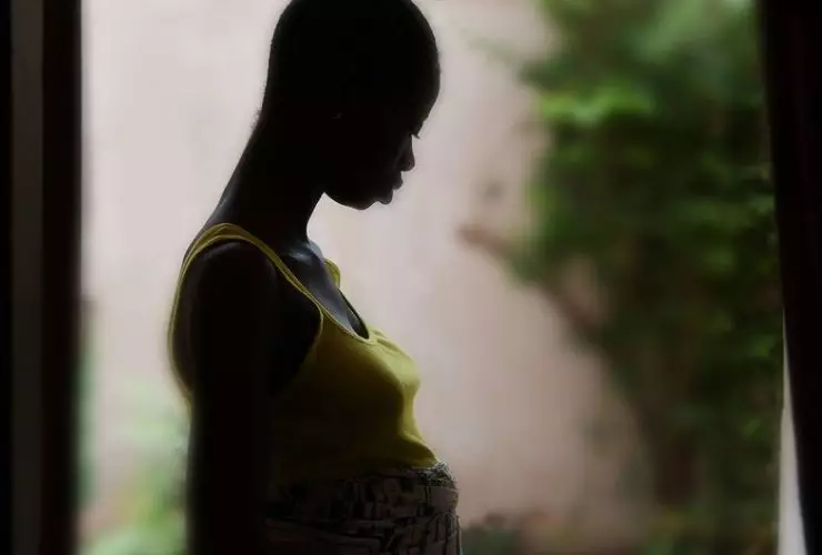 A gravidez na adolescência reflete "desigualdades fundamentais" persistentes na sociedade, com sérias repercussões físicas e psicológicas para meninas e mulheres jovens, insiste a agência de saúde da ONU. Foto de Frank Dejongh para UNICEF